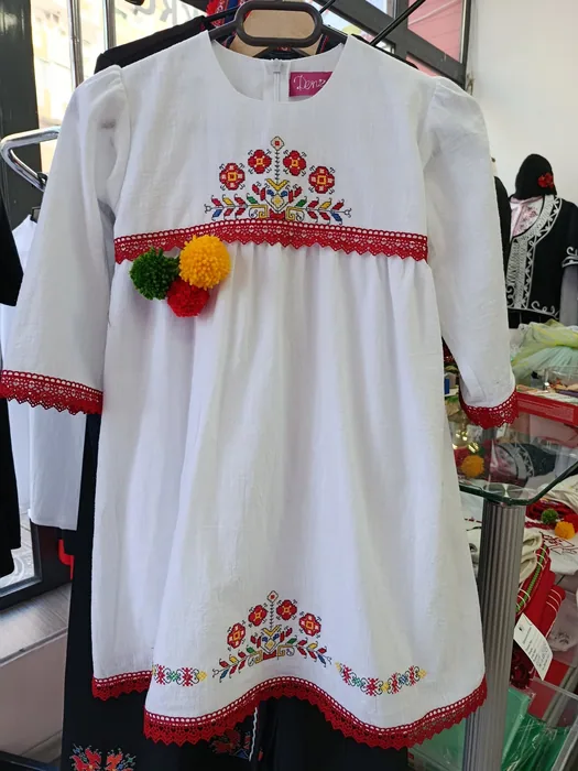 Детски носии и костюми