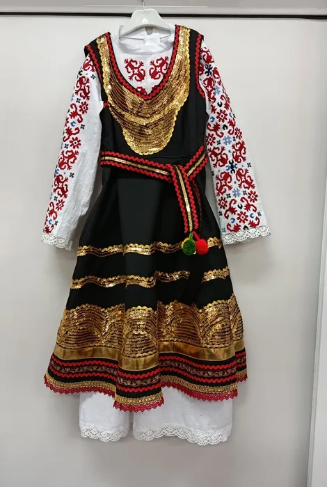 Детски носии и костюми